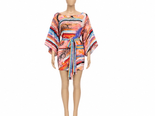 Robe courte multicolore à manches kimono.