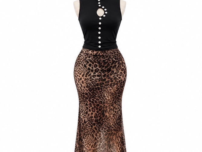 Ensemble femme haut noir et jupe longue léopard.