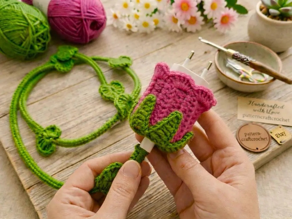 Étui de chargeur & protège-câble USB au crochet